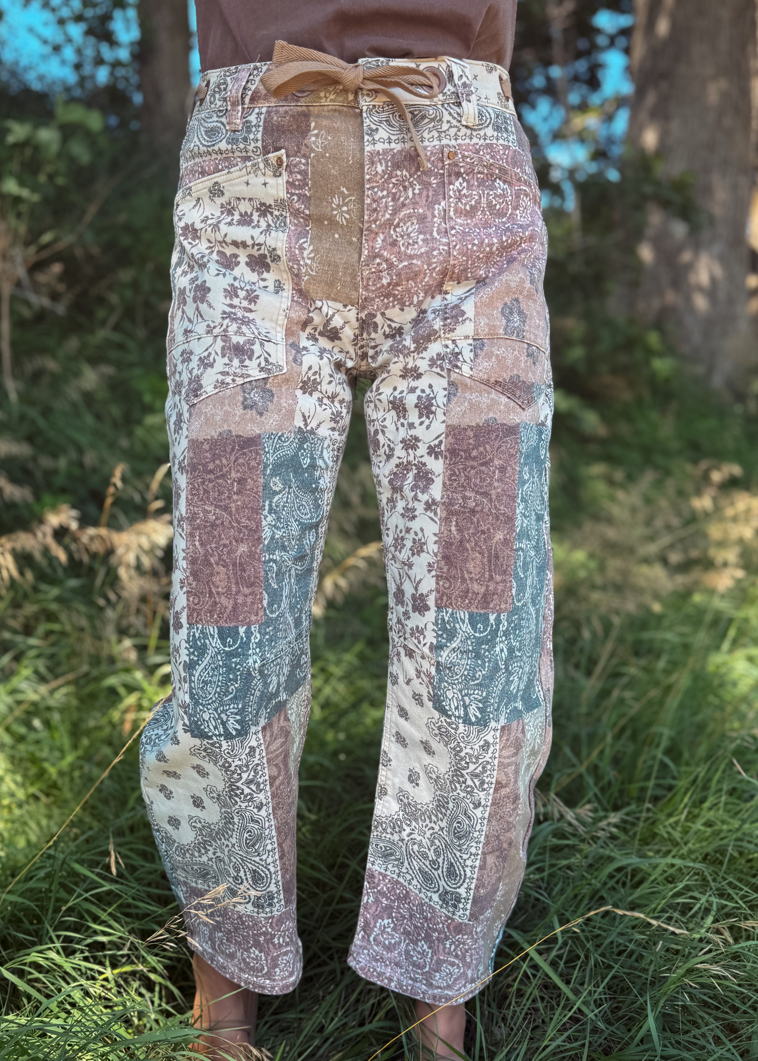Happiness Trails Boutique - Risen Earth Block Barrel Crop Jeans