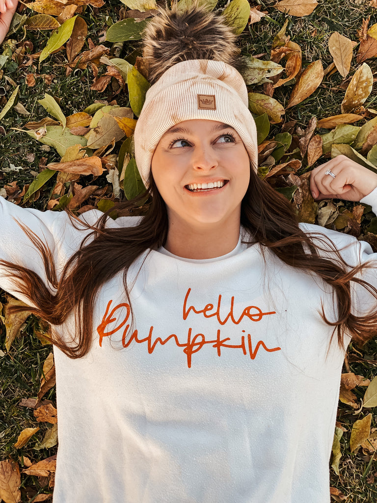 Vintage White Hello Pumpkin graphic sweatshirt